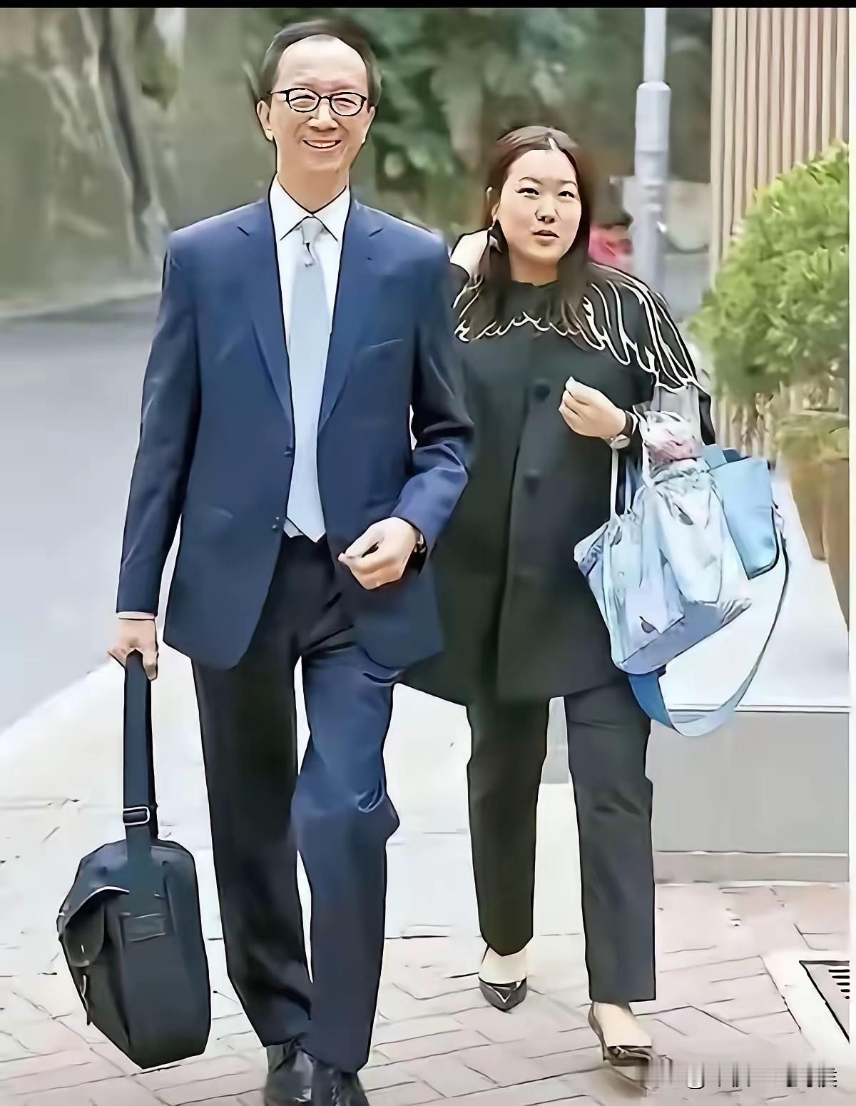 体面是自己给的，很多出轨的女人还是自身素质有问题。伏明霞，当年的跳水皇后，谁的