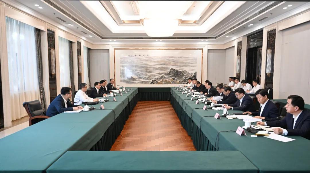 辽宁省与中国海油举行工作会谈 郝鹏张传江出席