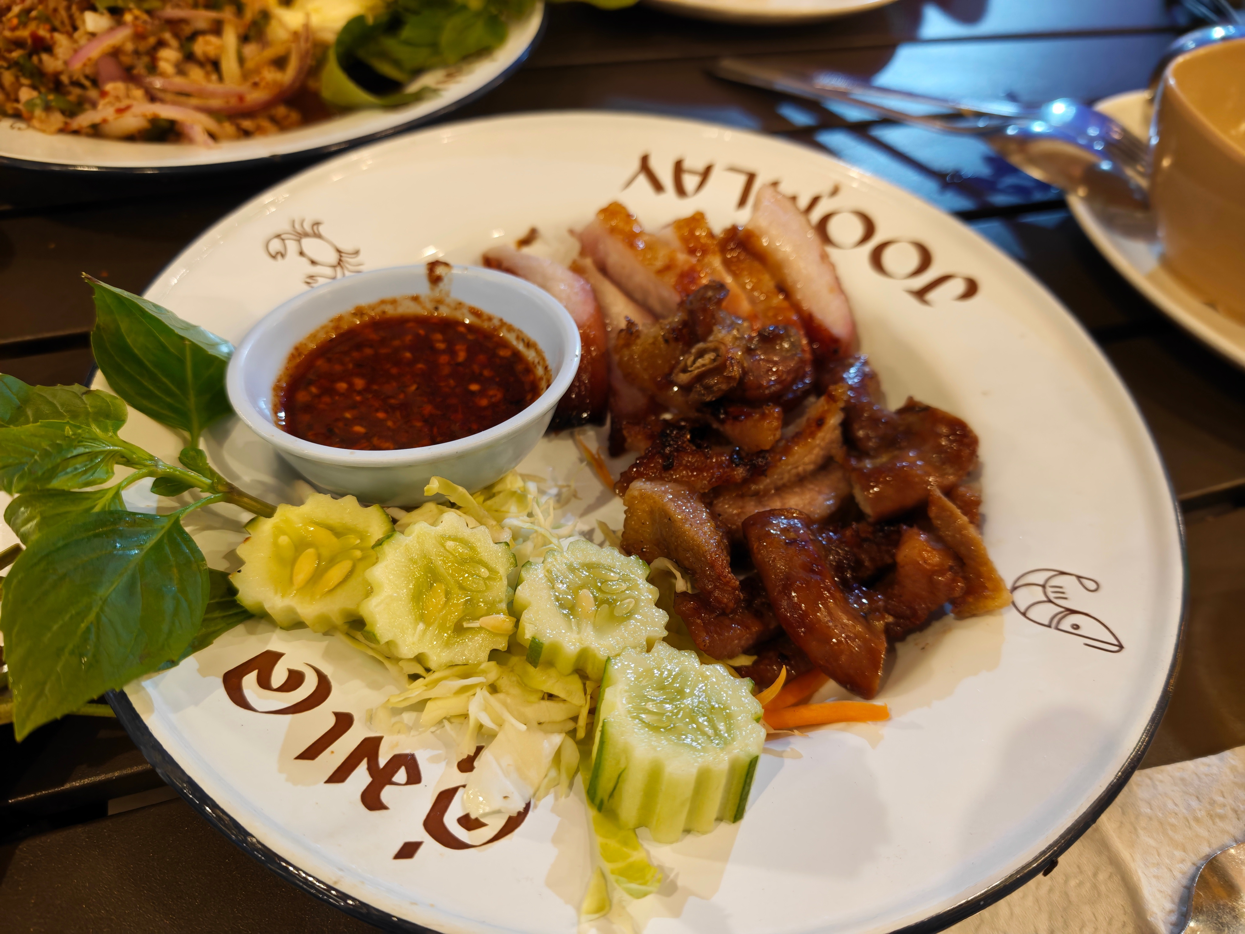 泰国菜应该是我最喜欢的菜系风格了，非常类似云南菜。酸酸辣辣，但是又不油腻，它的味