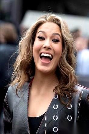 巴黎时装周这波LV秀，真是一言难尽，又让人挪不开眼。直接看图吧，谷爱凌和刘美贤