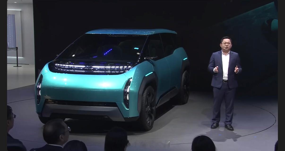 比亚迪海洋网全新概念车Ocean-V在北京车展迎来全球首秀，正式开启“海洋美
