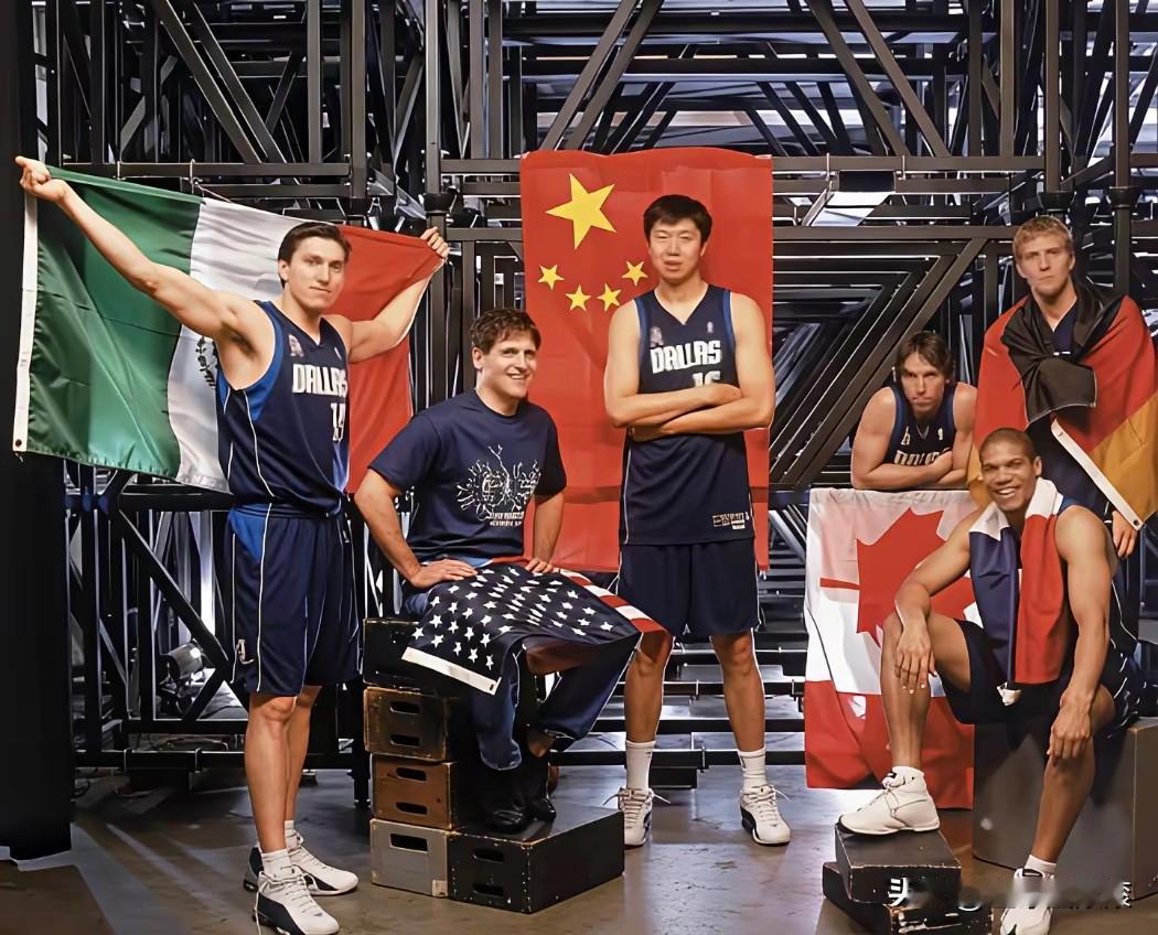 泪目！这张老照片藏着中国篮球的遗憾，王治郅要是早去NBA，名人堂真有戏？家