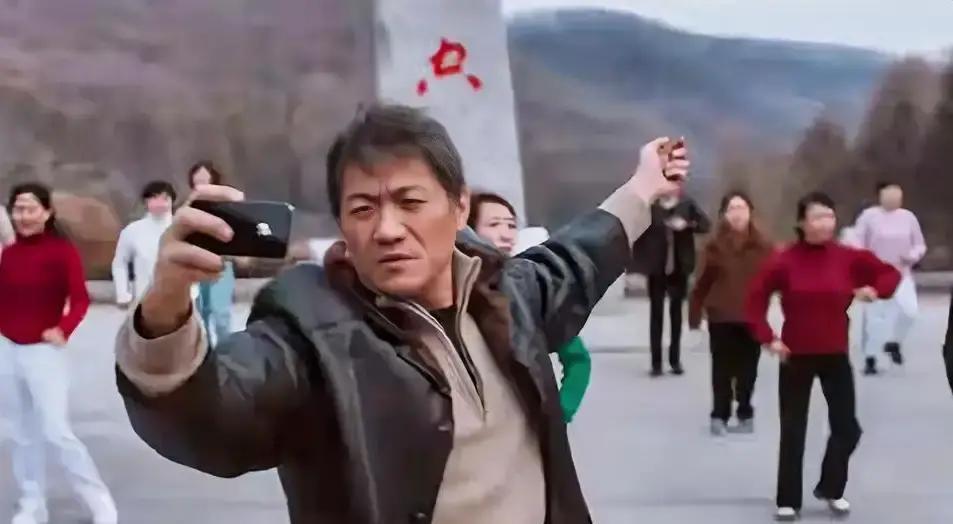 288万票投出来的年度角色，我们只敢崇拜，不敢成为。《老舅》大结局让霍东风