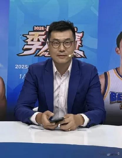 其实我不太明白，王仕鹏作为前广东队球员，为什么他在今晚的解说中要偏袒广厦，而不是