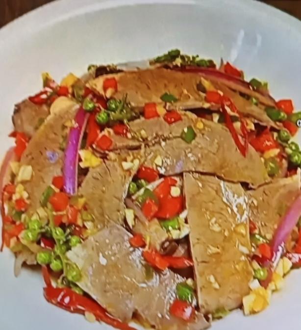 人到中年，身体就像一部运转多年的机器，时常感到疲惫。这时候，养生菜就成了“续命法