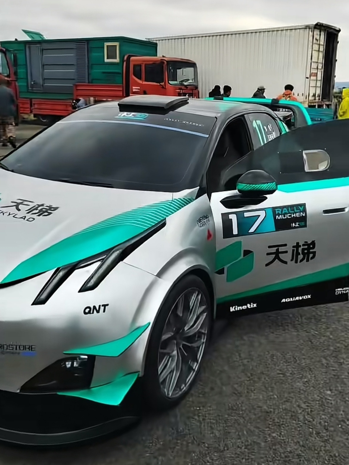 原来飞驰人生3有一段，是在青岛流亭机场拍的。虽然电影里面肯定希望张驰的车赢，但是