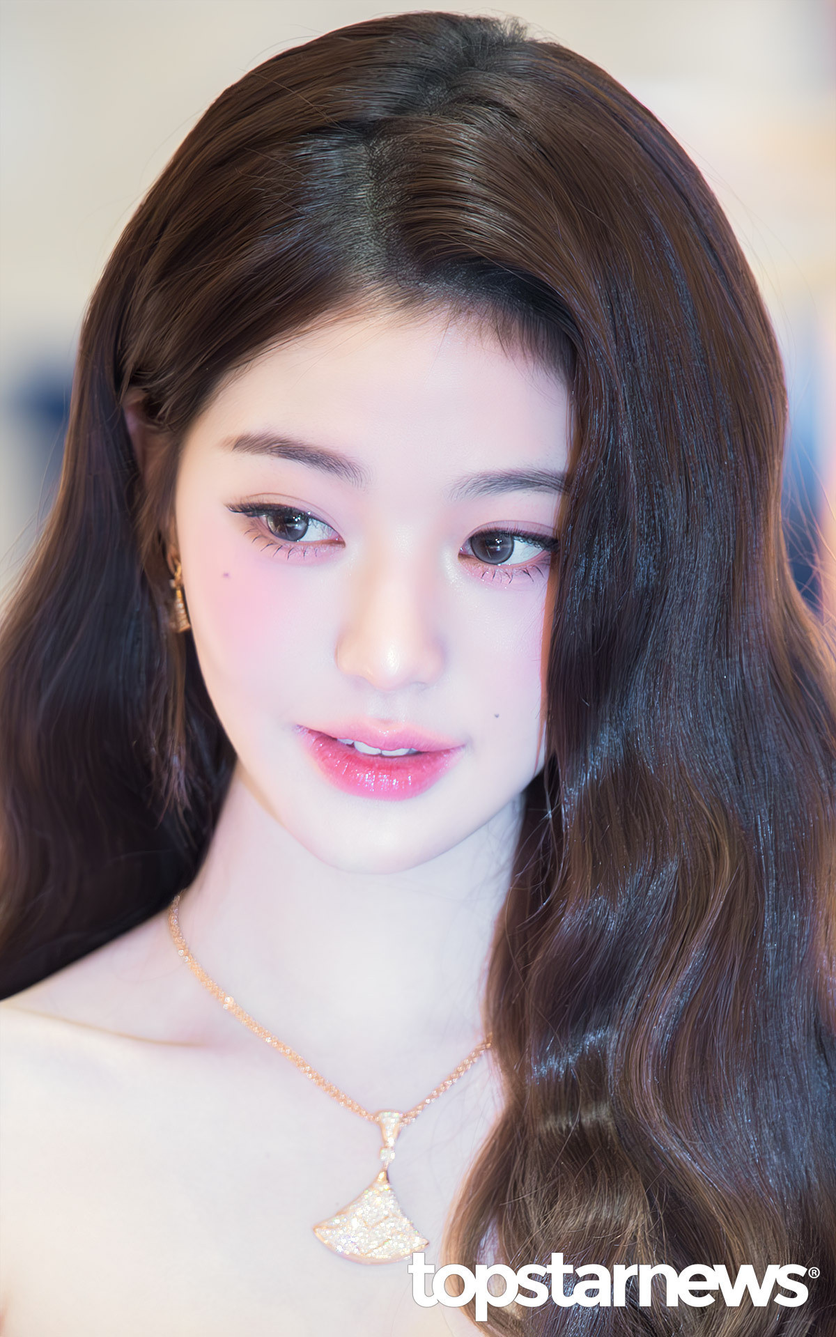 张元英宝格丽活动生图【张元英】。怼脸新闻图