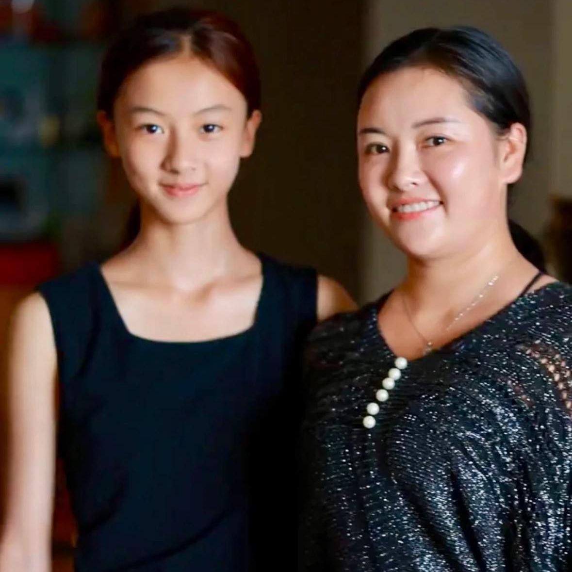 这个七七妈妈精明着呢，什么素人变明星，现在还有人相信走在大街上被星探发现的故事