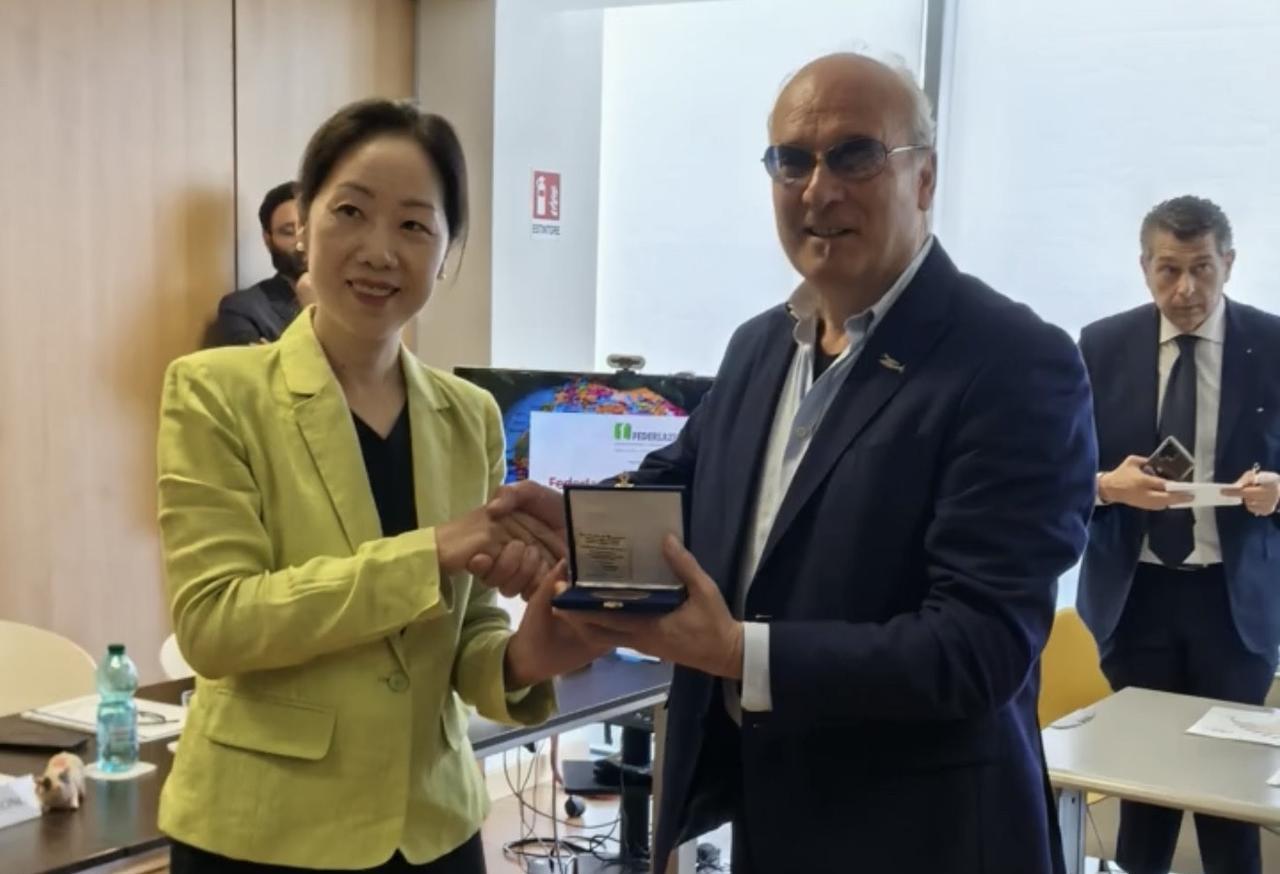 荣昌出海宣传！区长带队为了能够进一步宣传荣昌文化，荣昌区长万容在意大利推荐荣昌