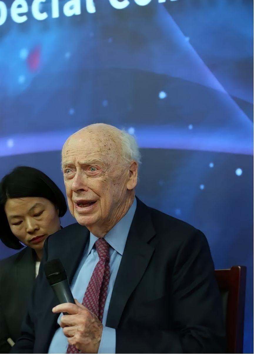 “DNA之父”詹姆斯.沃森认为，根据DNA结构显示，黑人是未进化人种，智力低下，