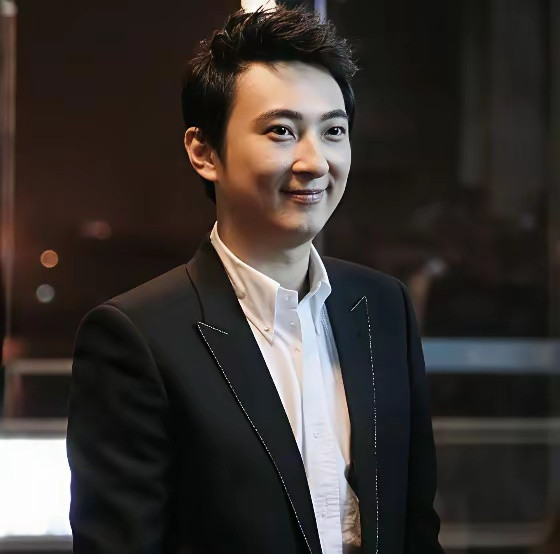 忽然发现景甜长得好像王思聪难怪一直觉得景甜长得一般​​​