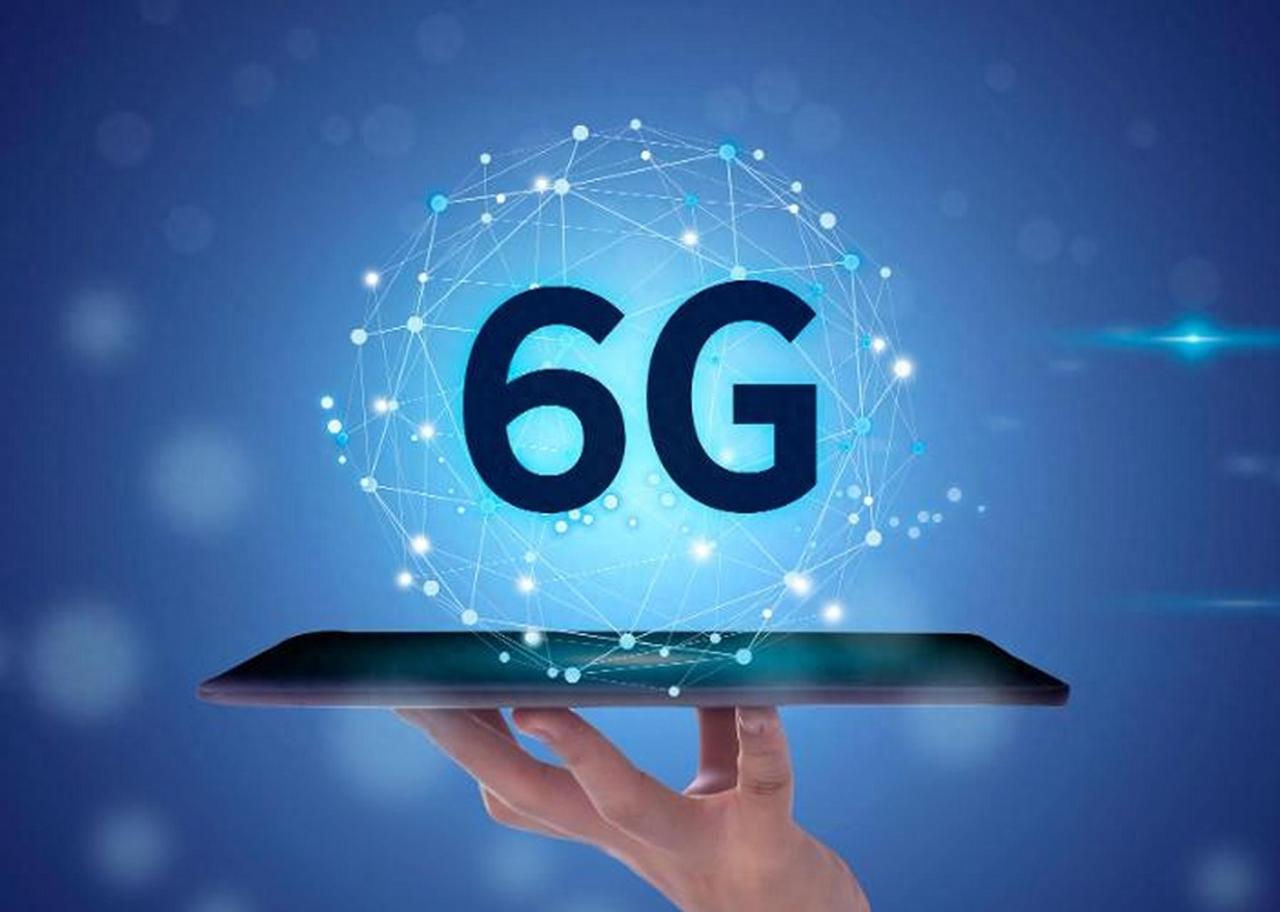 我国北大等团队在6G光通信领域实现重大突破，创下三项世界纪录，凭借光子芯片绕开西