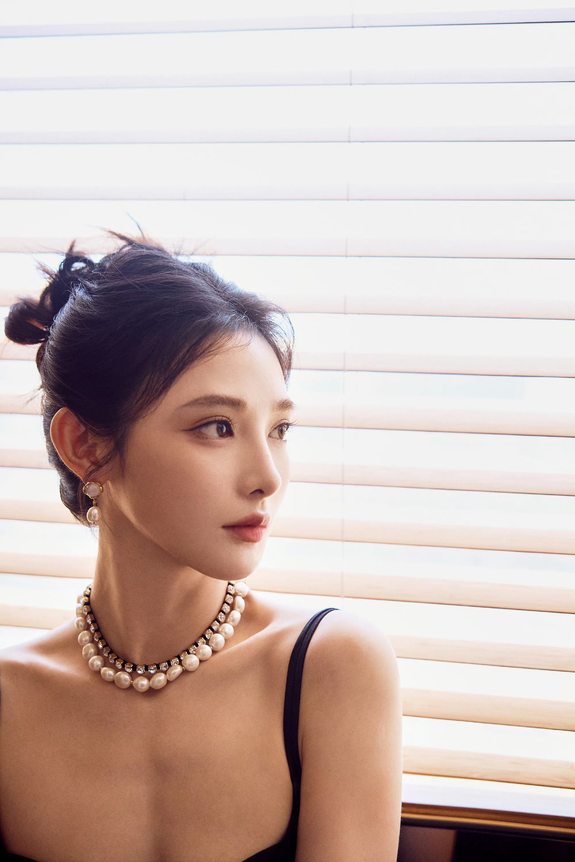 彭小苒黑色吊带裙​​​