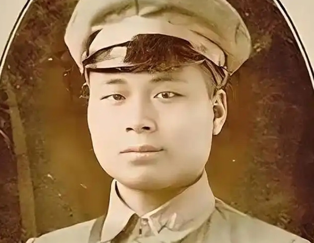 1962年，55岁的邱行湘跟一位纺织女工结婚了，三年后生下了一个儿子，想到自己被