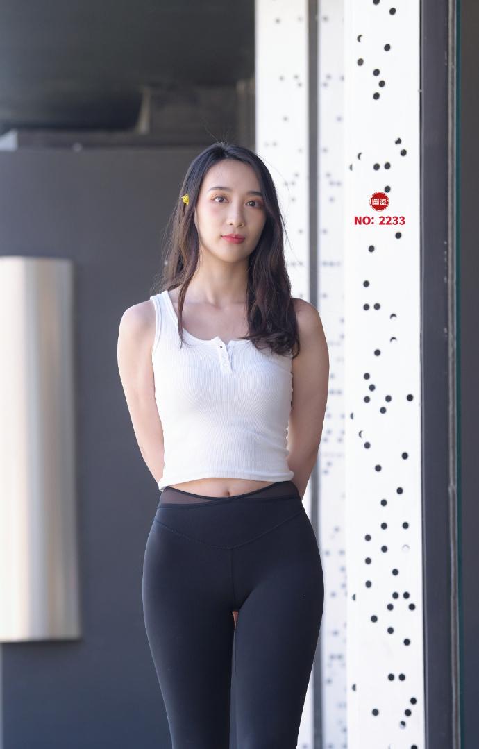 正常穿搭无不良引导。看看瑜伽裤是怎么搭配的？