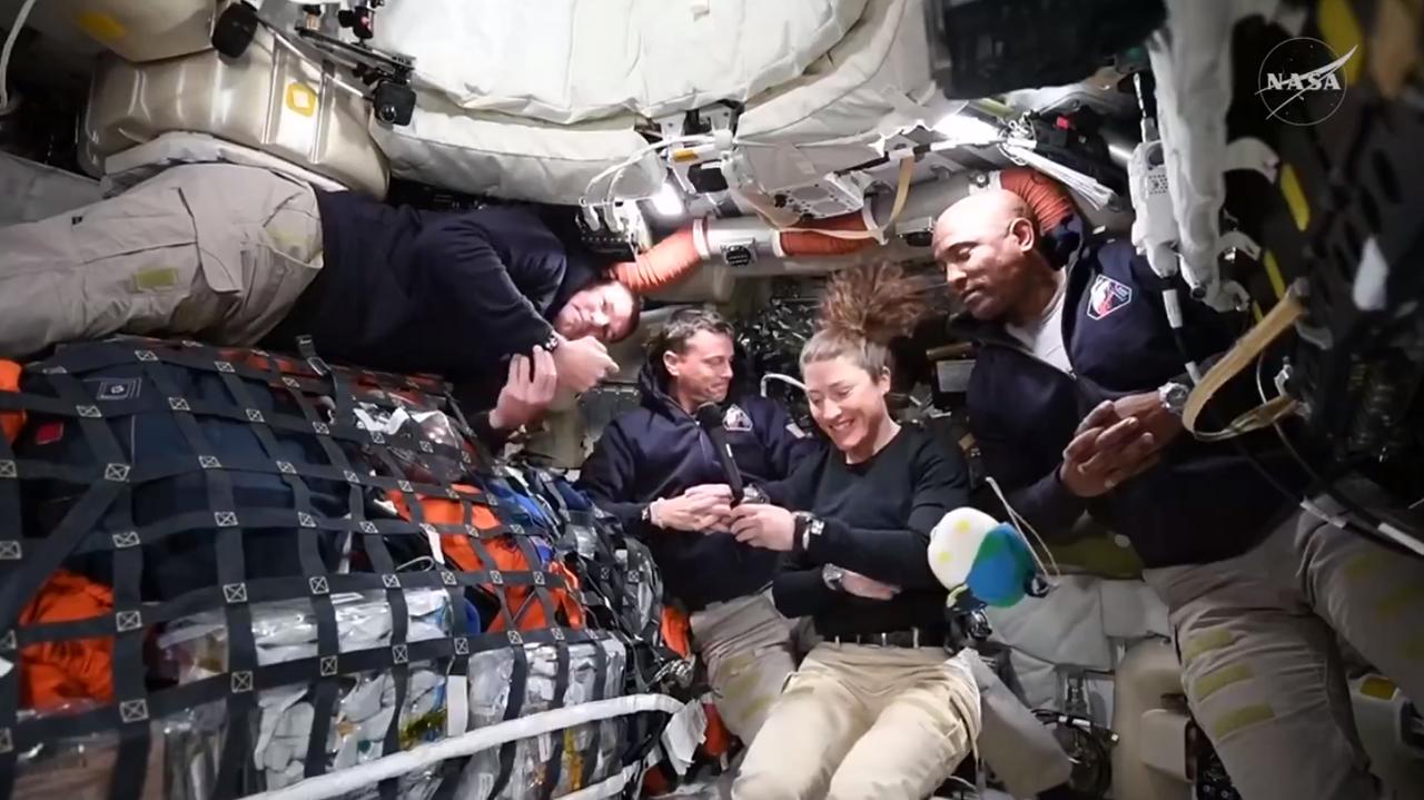 NASA分享了一段轻松幽默的视频：宇航员克里斯蒂娜·科赫（Christina