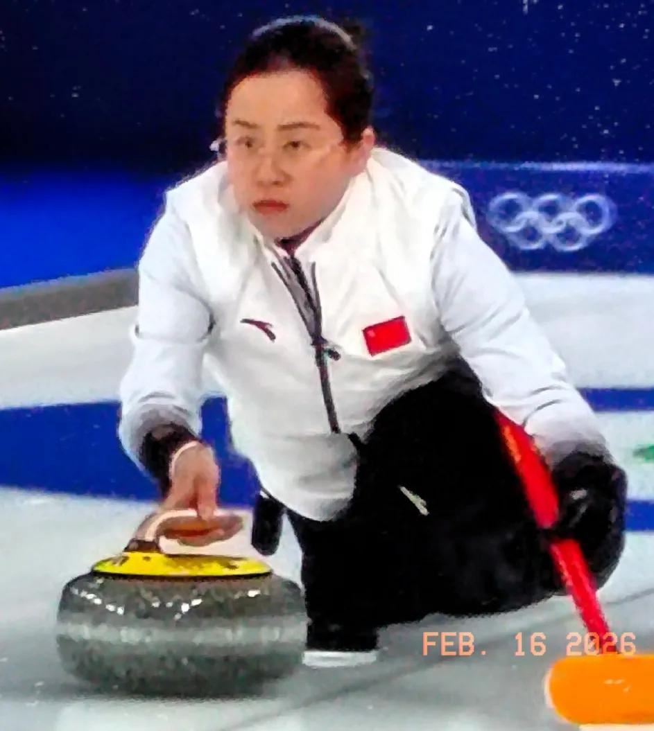 凌晨1:00离冬奥会女子冰壶中国队第4场比赛结束都快1个小时了。仍毫无睡意，