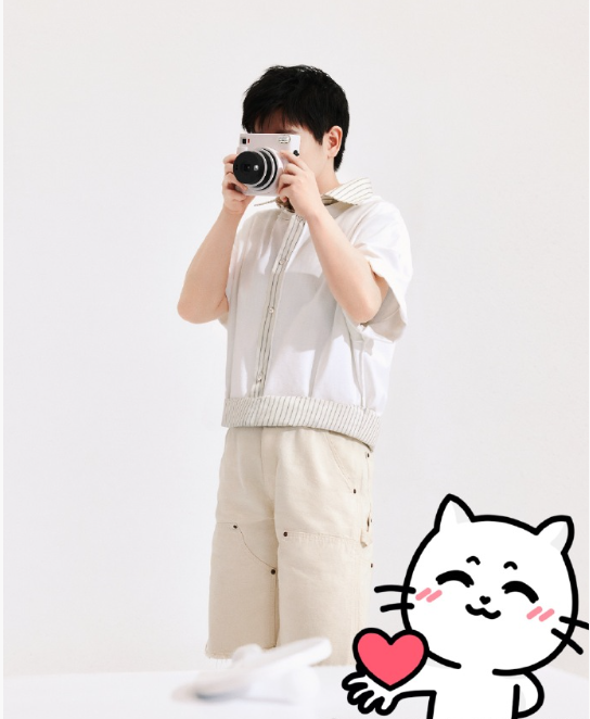 有人发现纯白的乒乓球、乒乓球拍和乒乓球桌吗？​​​