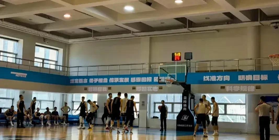 辽宁全运会这阵容可以啊！与北京战成56:56平！此前我媒体透露辽宁男篮前往赛区