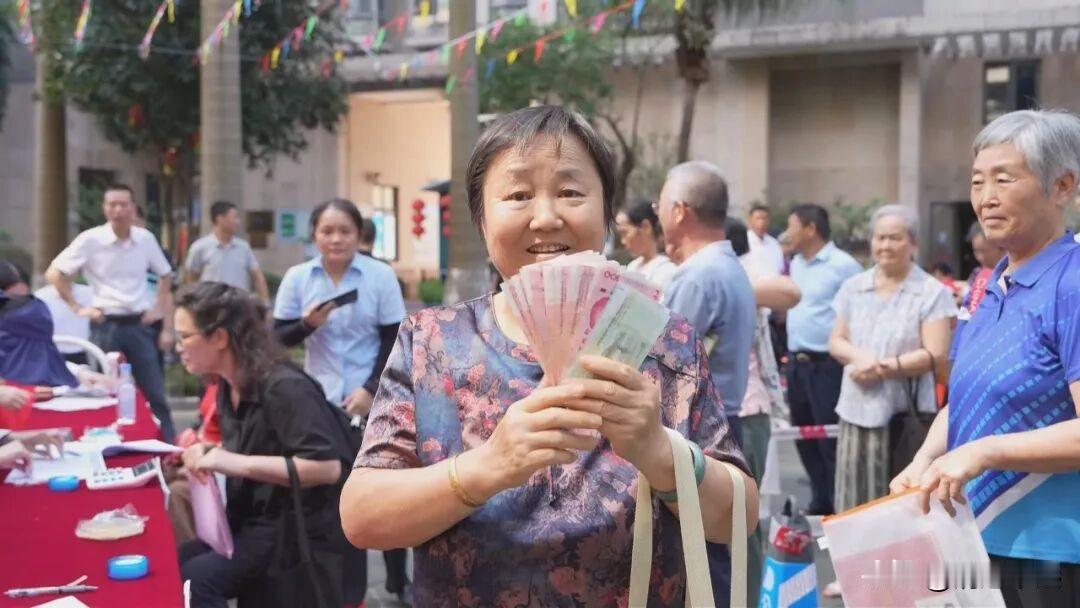 清远东方巴黎小区业主分红173万余元！把很多人羡慕得眼红，感叹自己的小区只有每个