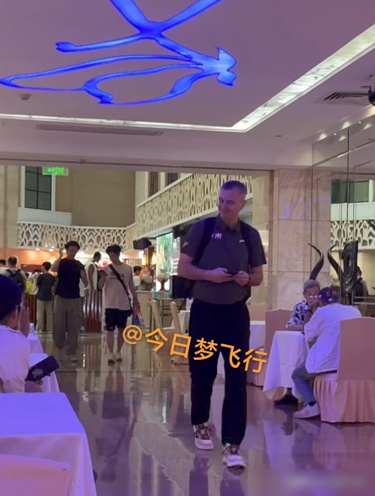 广东宏远到底挖了个什么宝贝？一个欧洲联赛的MVP，数据刷爆西甲，居然来CBA了。这哥们叫卢卡，身高2