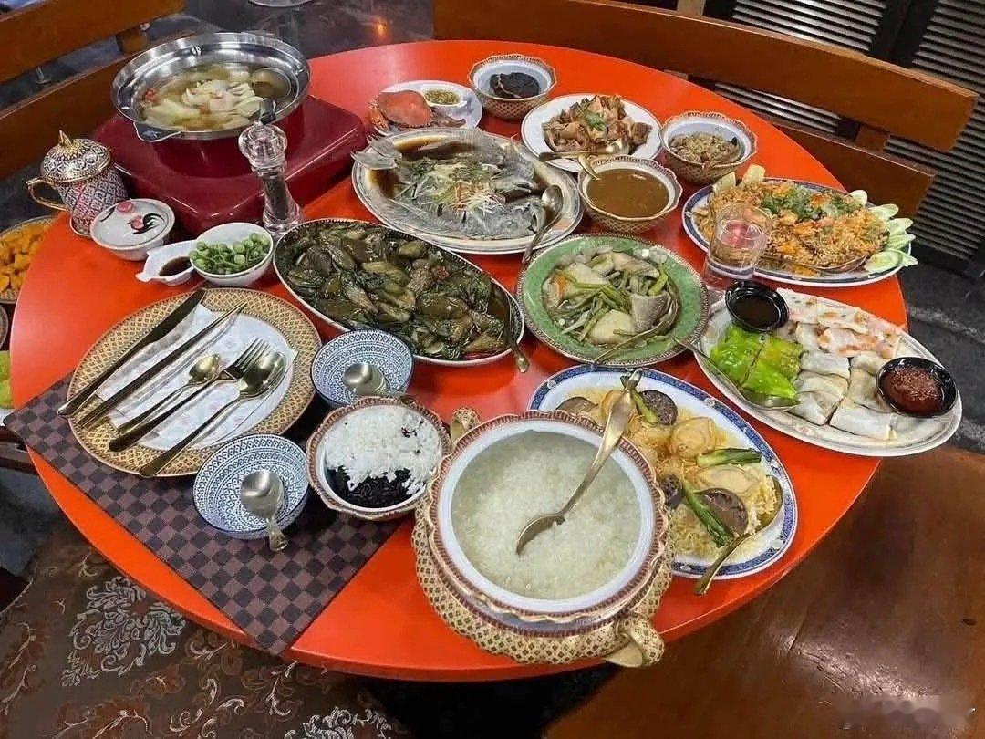 落格（贪污）寺庙9200万泰铢。同样一张圆桌多功能用途，大师会吃又会玩，纹身比很社会的还多#泰国网红