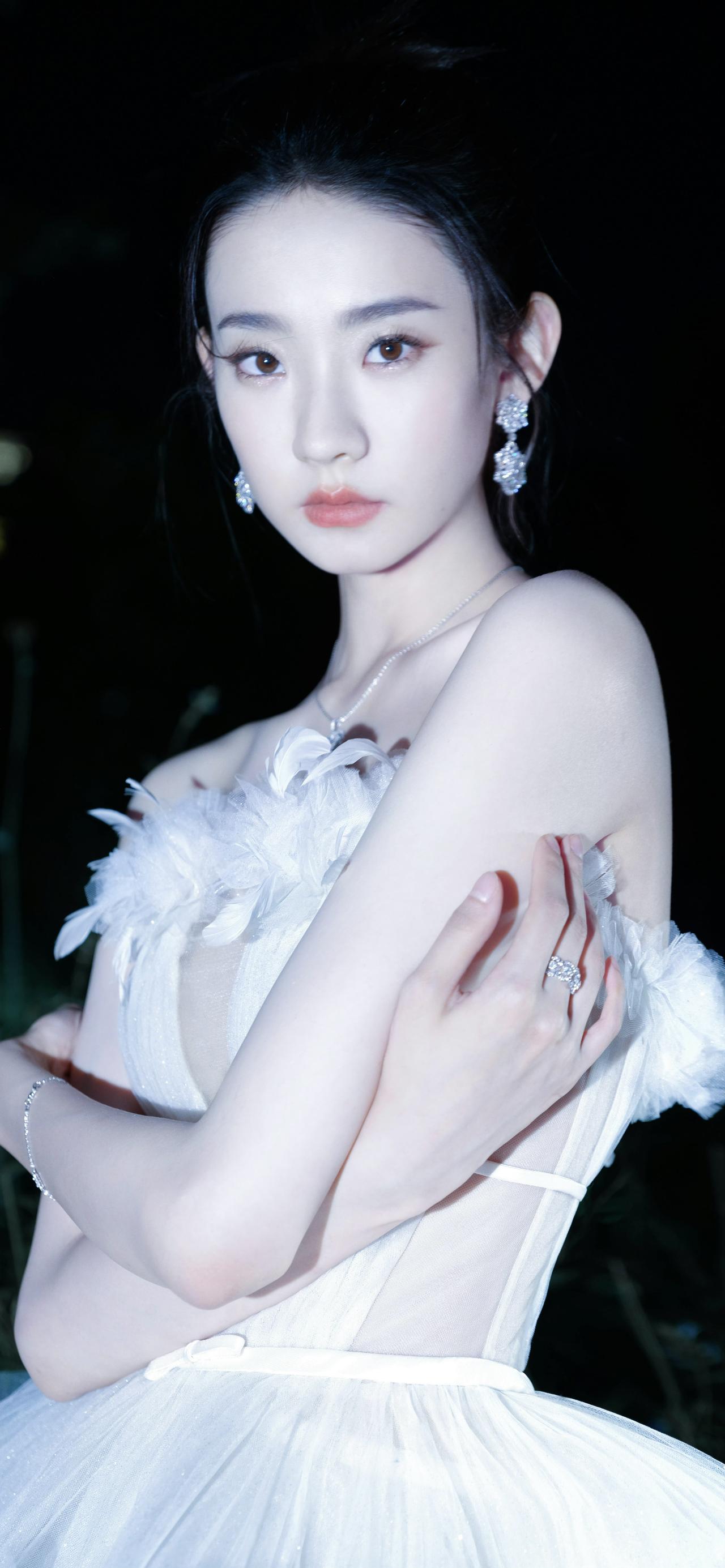 美女壁纸-第5733期-张艺凡