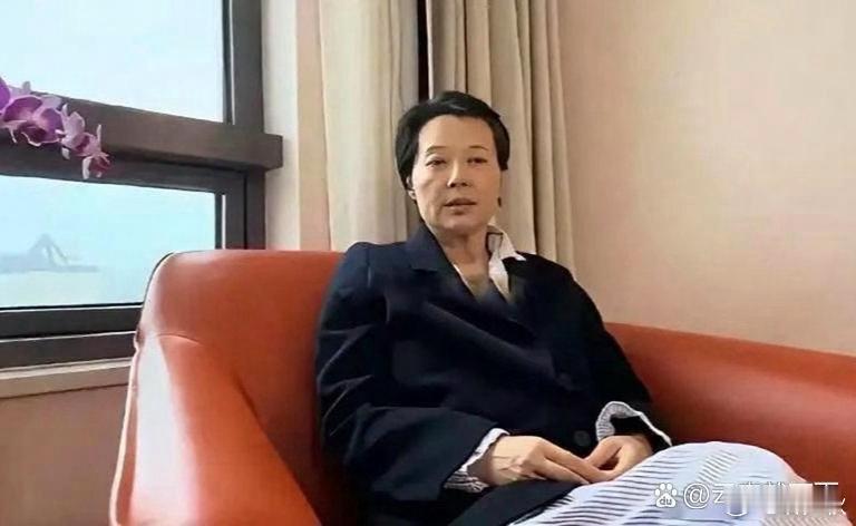 袁立近照，老病相逼，祝早日康复​​​