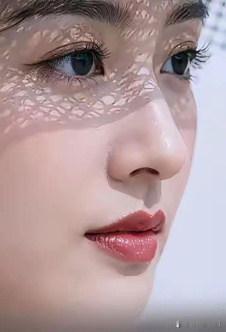 顶级神颜，这是比刘亦菲美的一个美女，美的太突出，五官立体，鼻子轮廓标准，这个造型