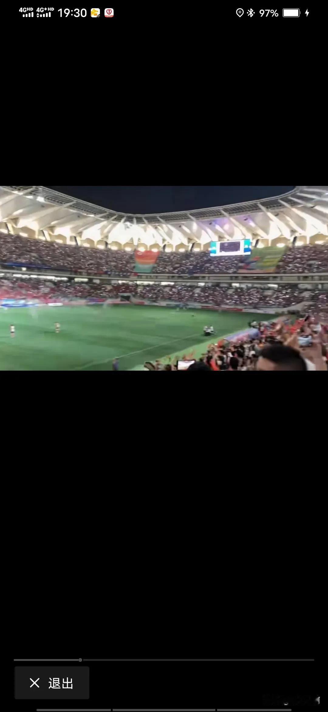 当初国足输了球，回来要来苏州训练，苏州说没条件接待。哈哈哈哈[笑着哭]，原来昆山奥