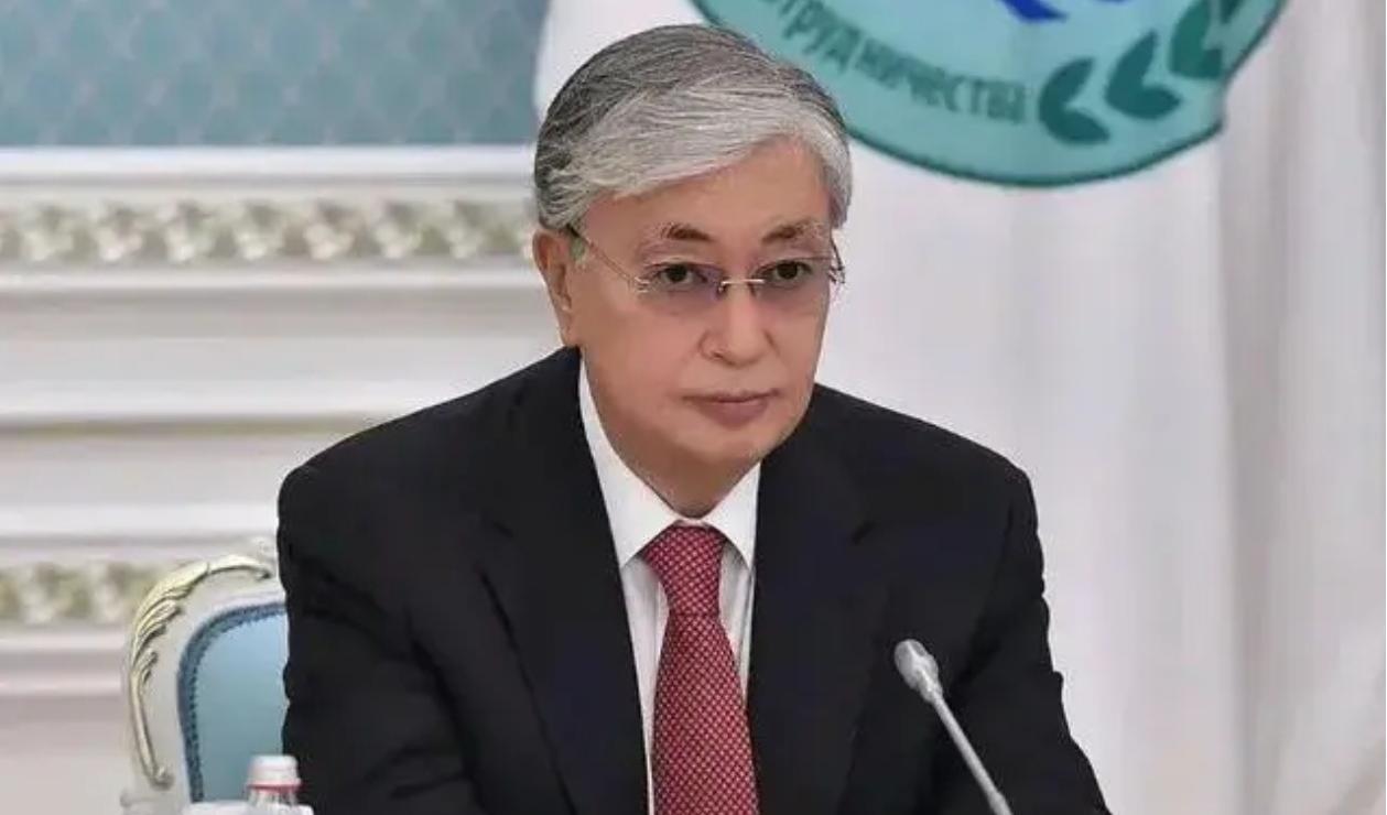近日，哈萨克斯坦总统托卡耶夫签署宪法修正案，正式将成吉思汗长子术赤定义为国家缔造