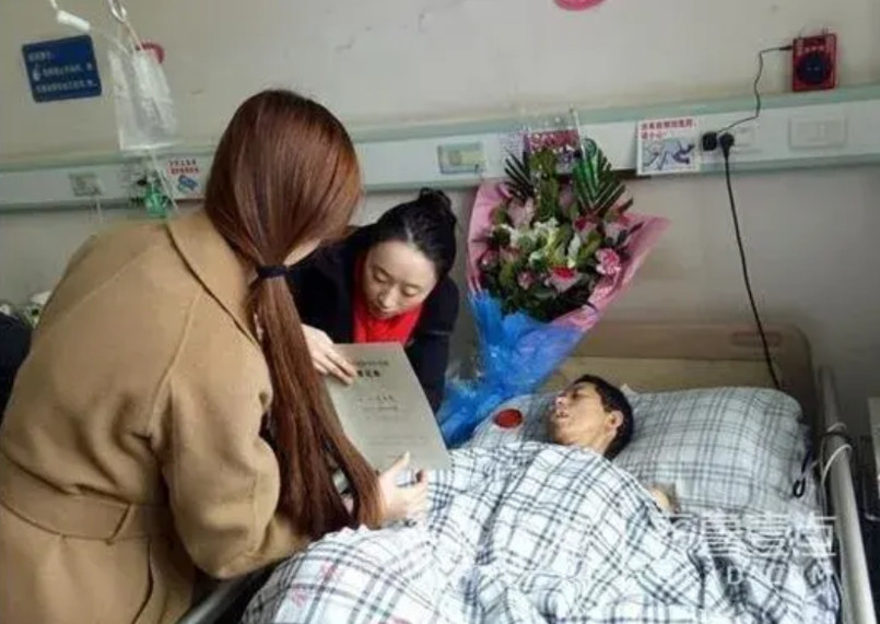 2008年，一山东男子瞒着妻女取走家里60万积蓄，偷偷走了。谁料，9年后，他重