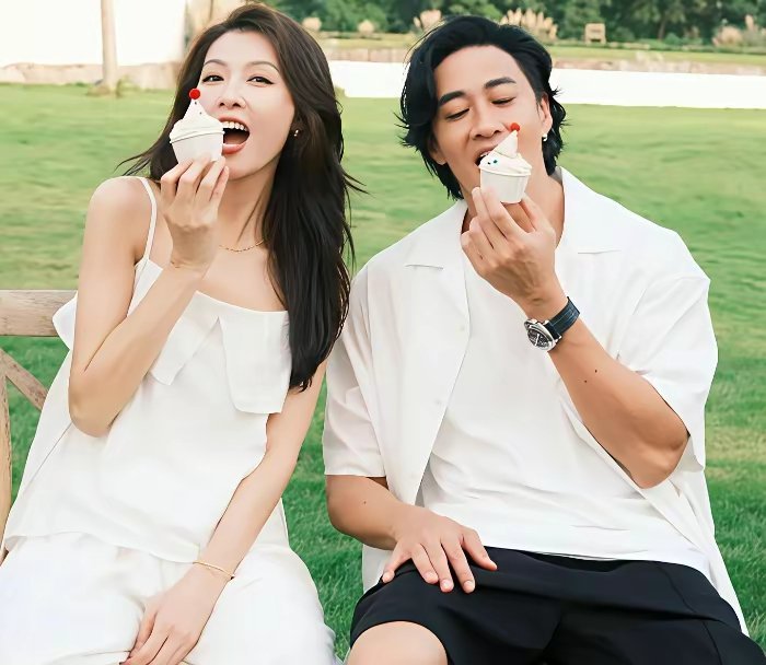 何润东狂接商务终于真相大白了51岁何润东和妻子相恋19年，结婚10年老婆4