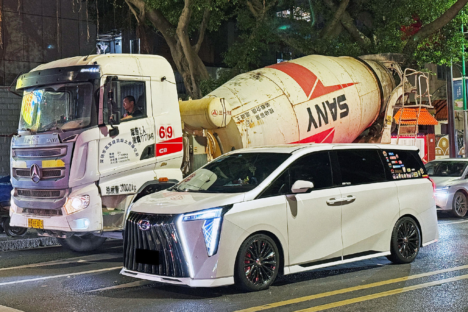 传祺M8深圳街拍不误正业MPV​​​
