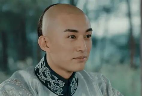1681年，康熙平定三藩后，一道冰冷的旨意就先下来了：吴三桂所有孙子，一律处死，