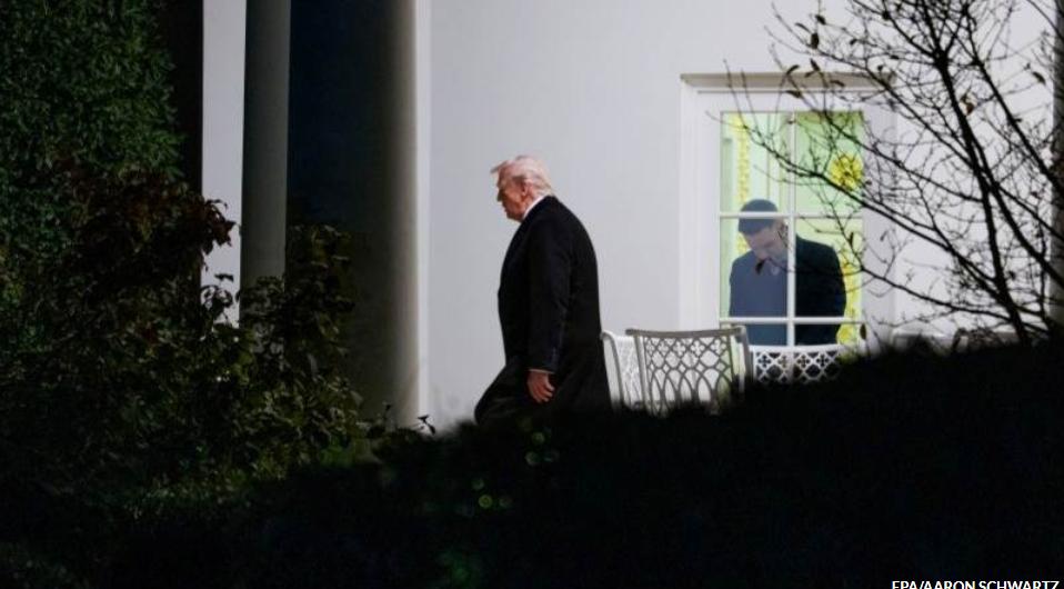 特朗普宣布停止向民主党关联保险公司拨款，称将资金直接发放给民众美国总统唐纳德·