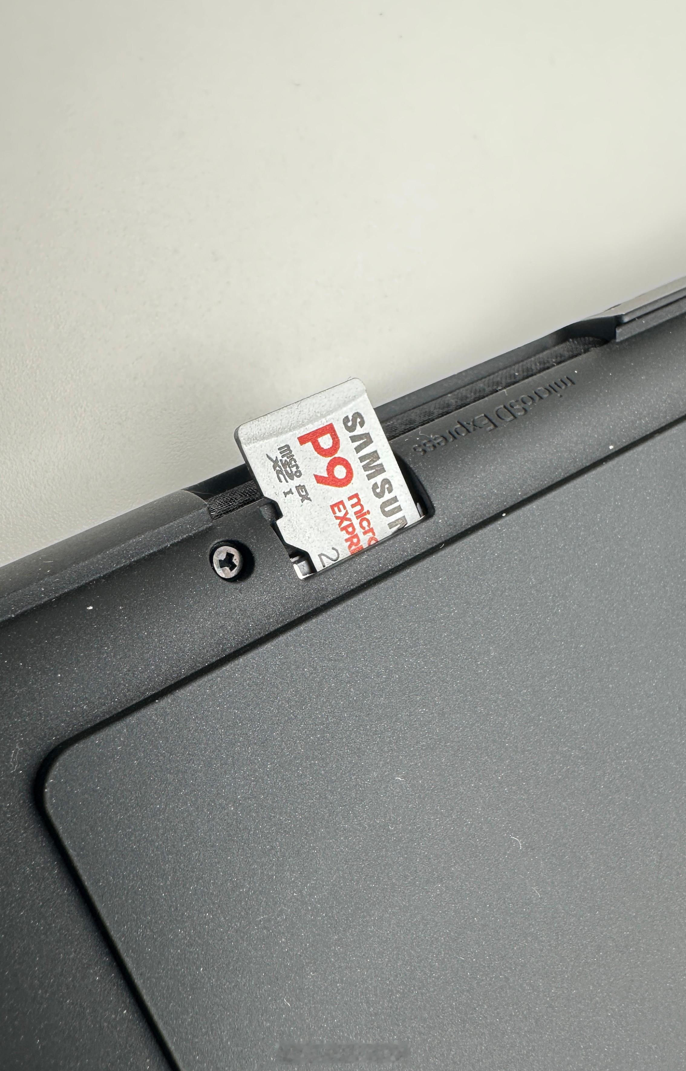 等FF7重置版中准备的一张三星EX卡，NS2独占的游戏实在不多，个头又那么大，机