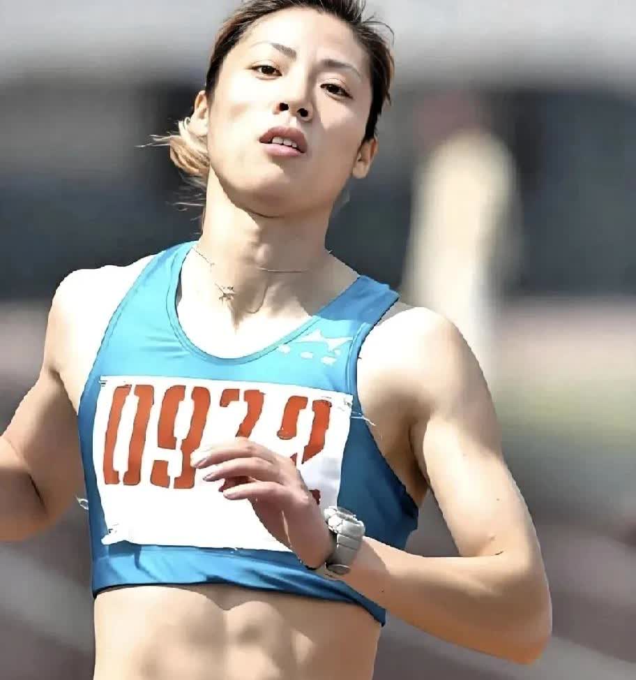 由腹肌看今昔中国女飞人差距：看到这样一组图片对比，我终于明白为什么中国女