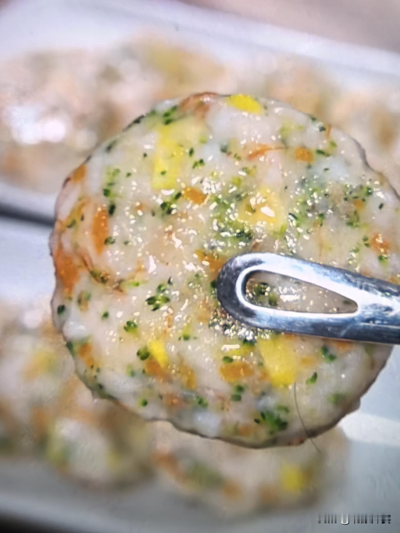 今日早餐，蔬菜虾仁饼，营养好吃，做法还简单有时间可以多做一些，冷冻起来，当早