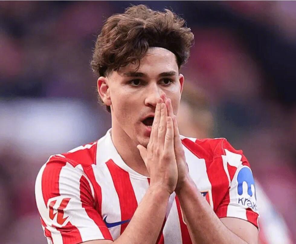 英格兰媒体《每日邮报》记者SimonJones撰写转会专栏，切尔西已从土超球队