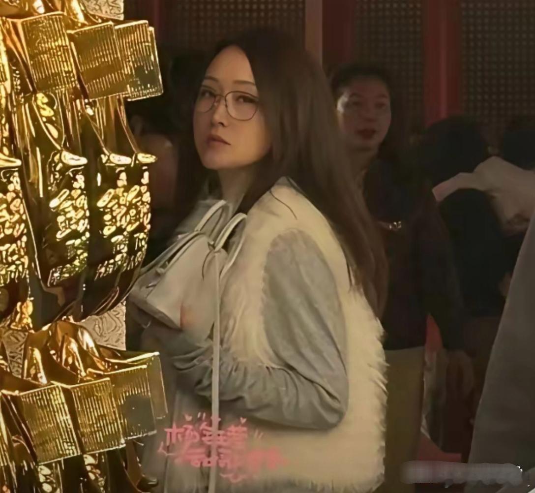 55岁杨钰莹被偶遇，这才是她最真实的状态。