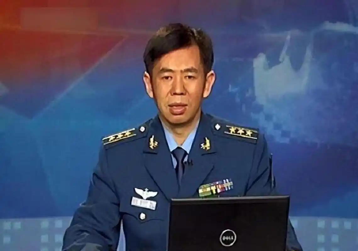 戴旭这话说得是真不客气，一点情面没留，网上随手一刷，全是歼-20呼啸长空的高清视