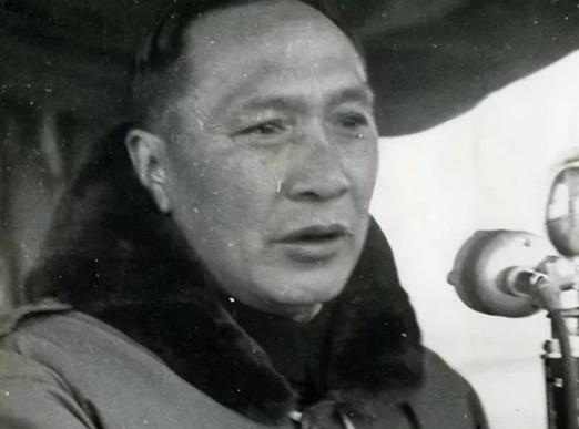 1949卢汉云南起义立大功，等了俩月新政府任命。名单念到“省主席”时，他傻眼了—