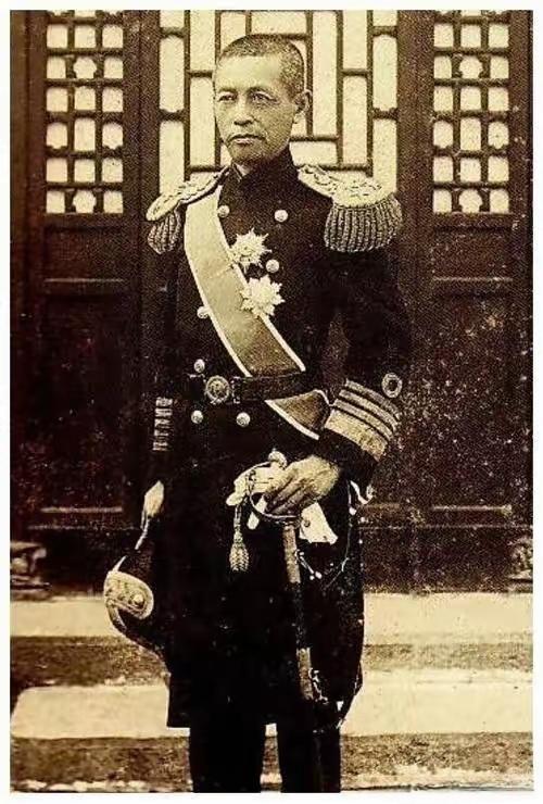 1951年，93岁高龄的前清朝海军总司令萨镇冰在得知志愿军成功击退美军并进攻韩国