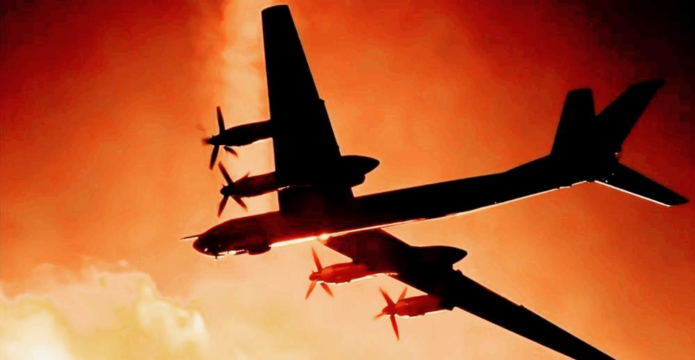 “败家玩意儿！”苏联解体后，乌克兰突然拥有了220枚核弹和44架战略轰炸机，一跃