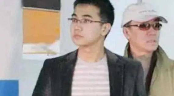 李幼斌的两个儿子亲儿子，李小珂，40岁，没进娱乐圈，在北京做一份普通又稳定的工作