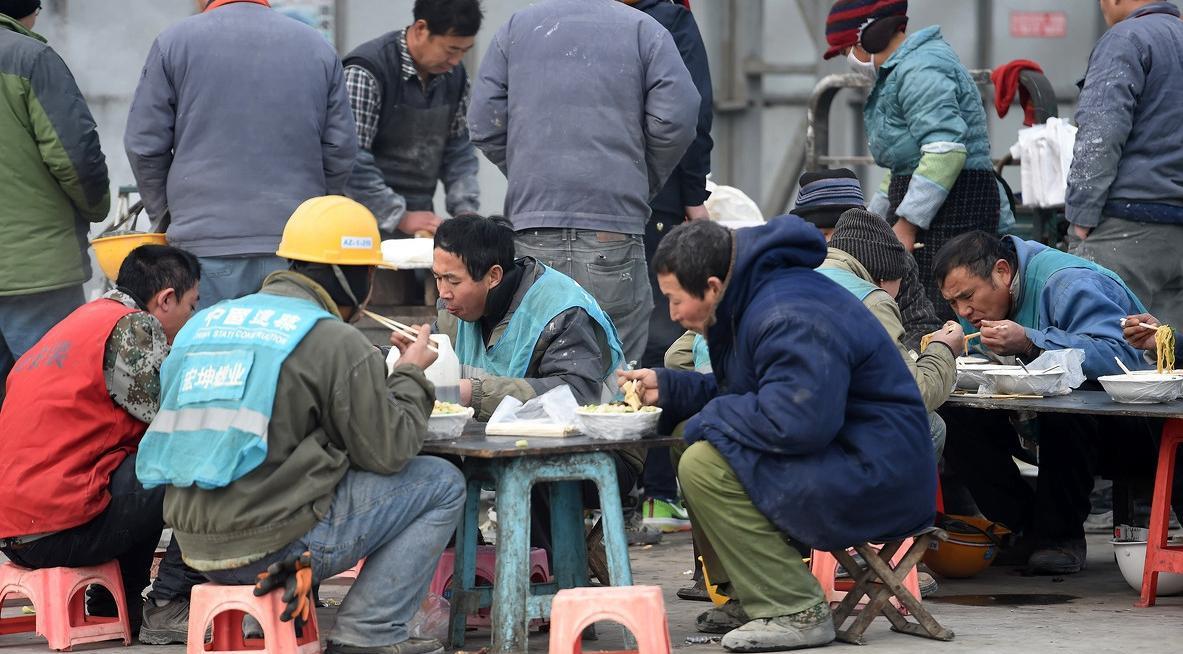 70年代末国内的粮食供应问题就开始好转了，不过仍然处在比较低的水平。比如我出生
