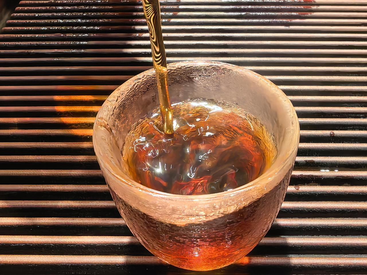 2018年的老班章熟茶是这样的！昨日由茶友带去雄达茶城芒嘎拉古茶店品茶，有缘分