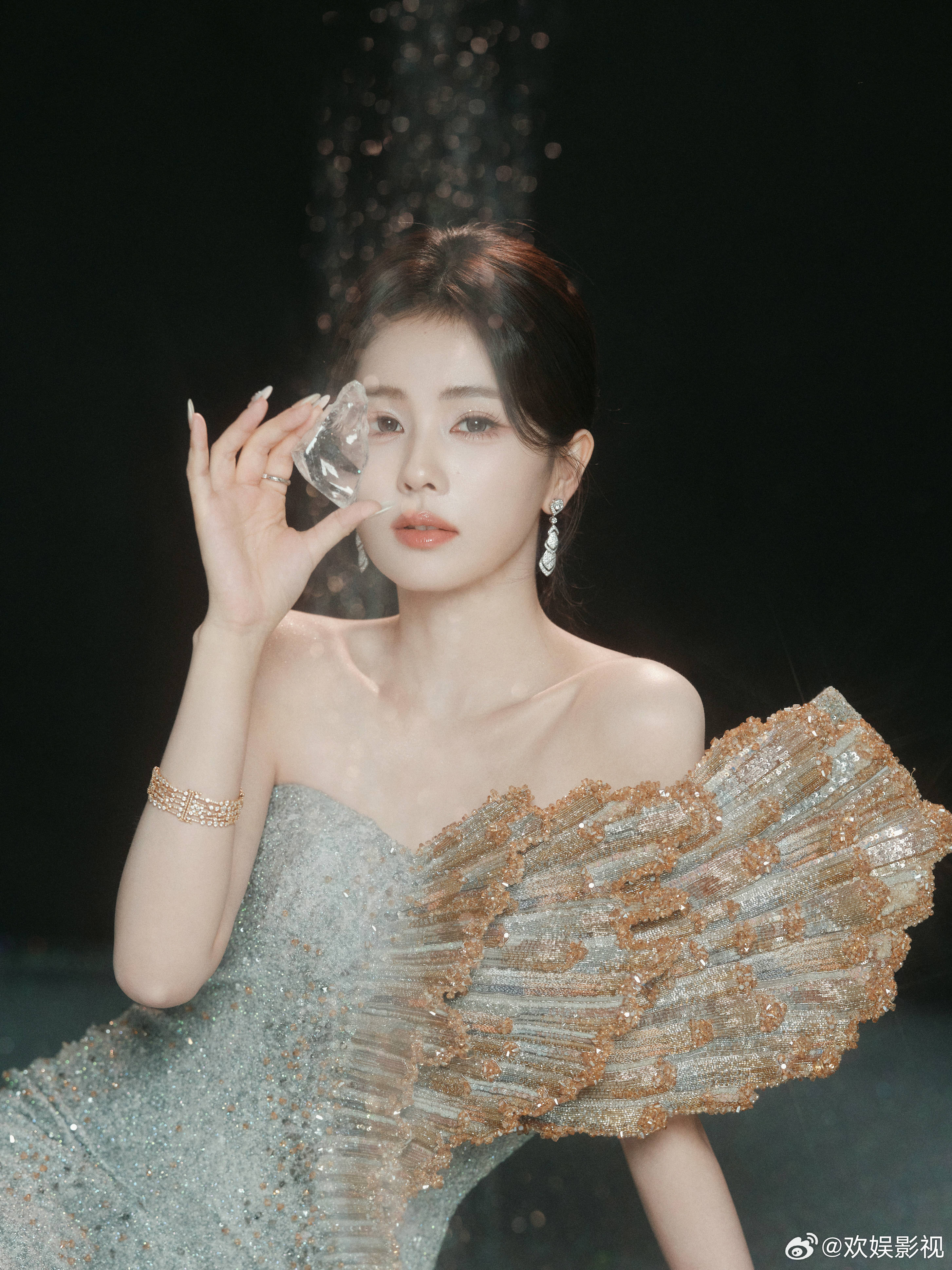 光织玉影，贝语轻吟。欢娱影视演员今日出席2026电视剧品质盛典。