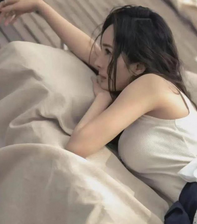 杨幂未P照曝光好身材尽显风情万种